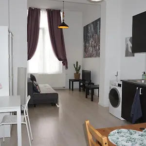 Roosevelt Apartments. Apartment